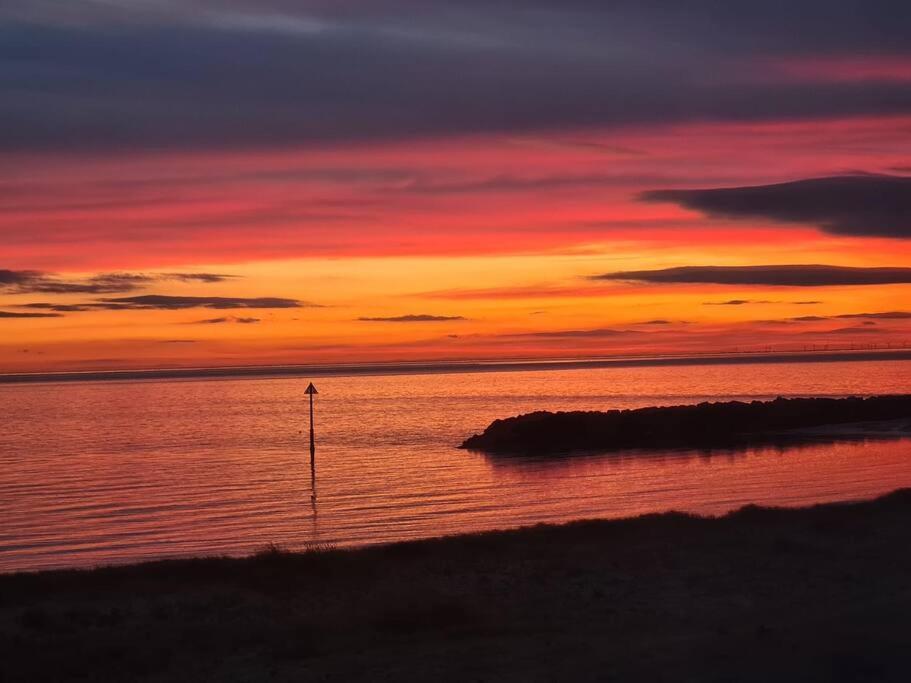 Awave From It All - Escape The City Life Jaywick Sands Luaran gambar