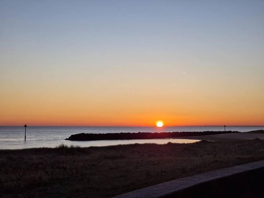Awave From It All - Escape The City Life Jaywick Sands Luaran gambar