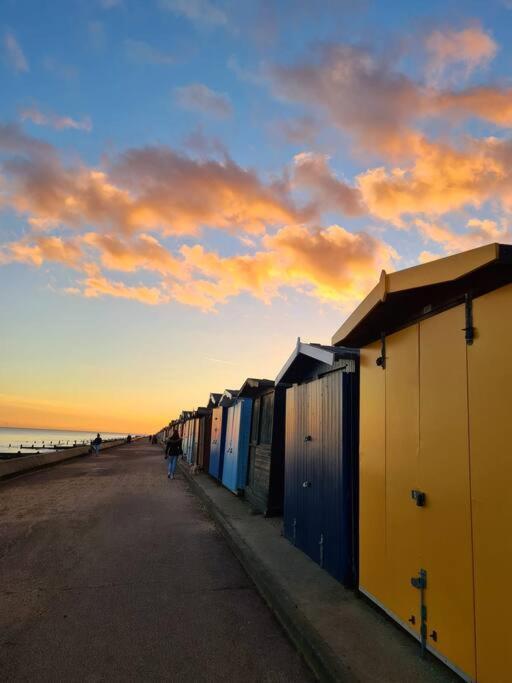 Awave From It All - Escape The City Life Jaywick Sands Luaran gambar