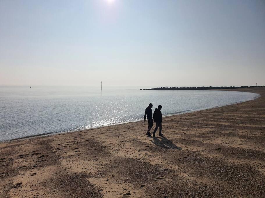 Awave From It All - Escape The City Life Jaywick Sands Luaran gambar